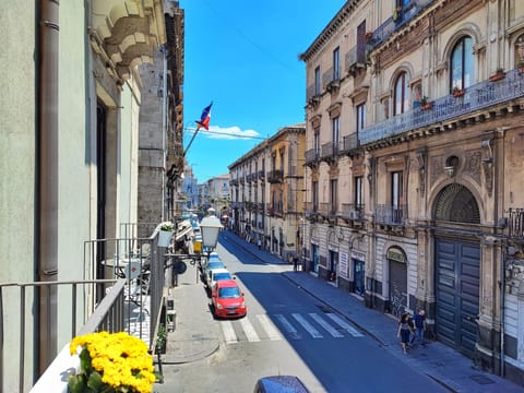 La storica via Garibaldi.