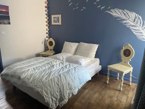 2 bedrooms, bed sheets