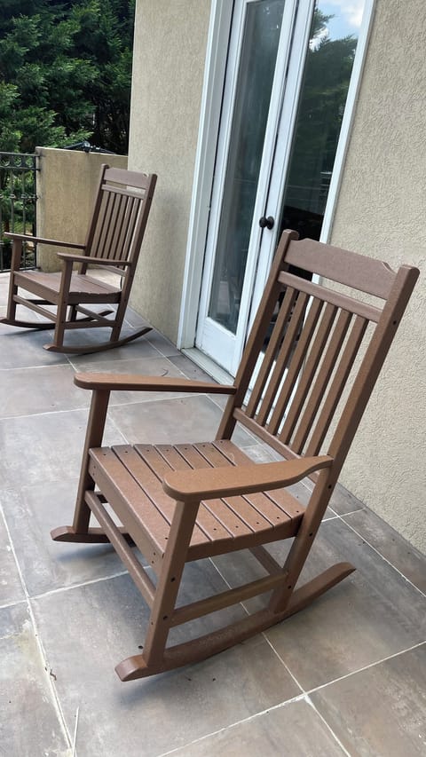 Guest bedroom balcony