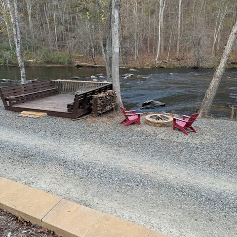 Fire pit for marshmallow roasting