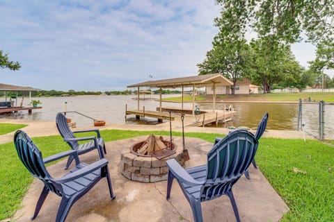 Granbury Vacation Rental | 4BR | 3BA | 2,050 Sq Ft | Half Step to Enter