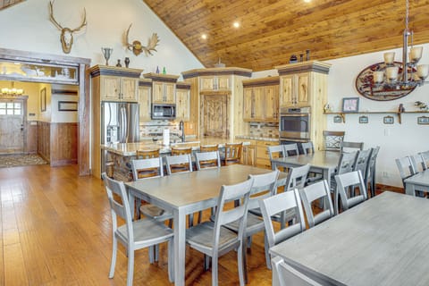 Kitchen | Dishwasher | Dishware/Flatware Provided | 2nd Floor