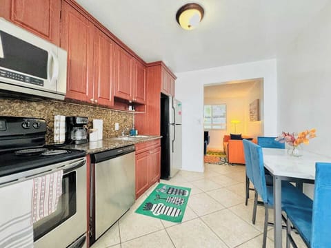 Create delicious memories in our kitchen: the place where laughter, conversations and exquisite dishes are shared.