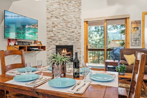 Gold Bend Getaway Dining Table