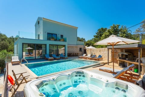 Beautiful villa with private pool, spa, and terrace