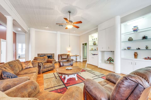 Hondo Vacation Rental | 2BR | 2BA | 2,400 Sq Ft | Steps Required