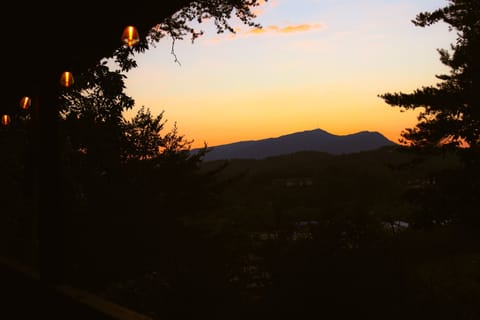 Bluff Mountain View -  take in the sunset from the back deck swing of Smokies this holiday season!