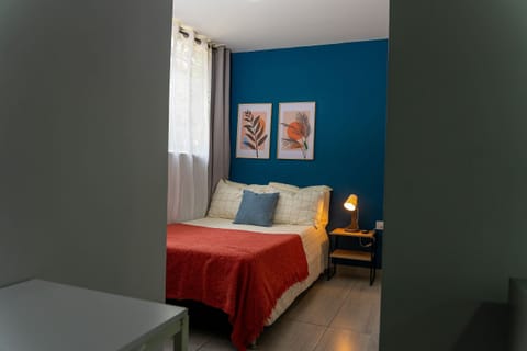 Bed,Photo of the whole room