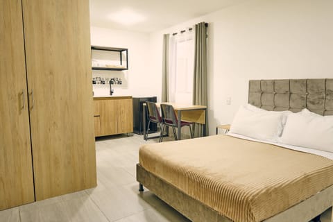 Bed,Kitchen or kitchenette,Dining area,View(from property / room)