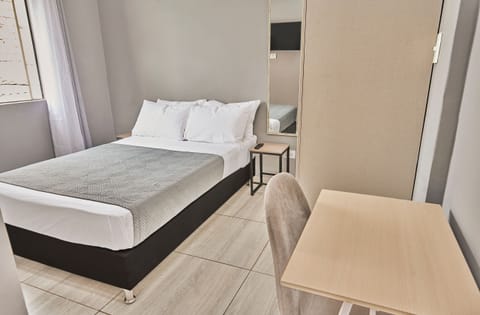 Bed,Dining area