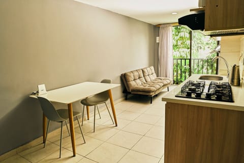 Kitchen or kitchenette,Dining area,Living Room,Street view