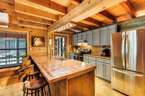 Kitchen | 1st Floor | Keurig Coffee Maker | Dishwasher