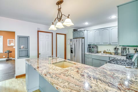 Kitchen | Dishwasher | Cooking Utensils | Blender | Toaster Oven | 1st Floor