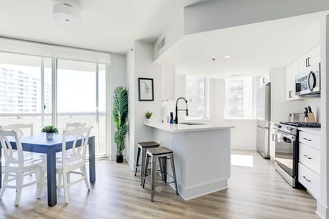 Full kitchen and dining area 