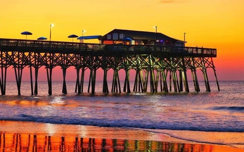 Proximity to Attractions: Located steps from the beach and pier, with easy access to family amusements, water parks, and dining.