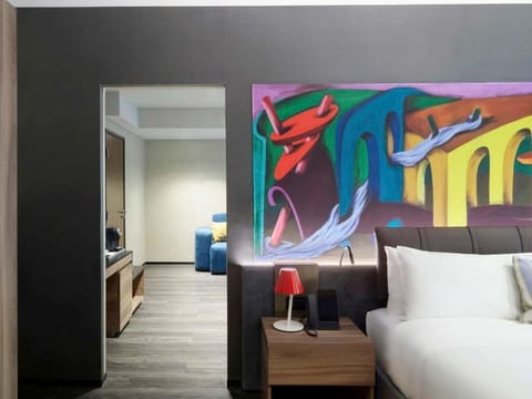 Unit with 1 King bed