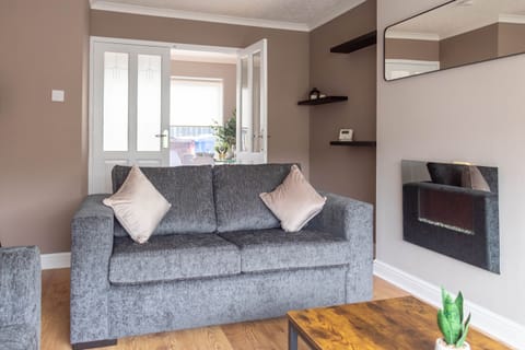 Living Room / Lounge