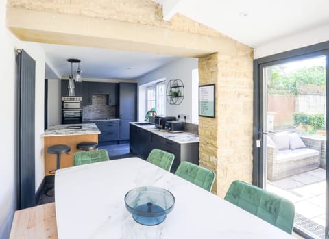 Open plan dining area, leads through to the garden via concerntina doors
