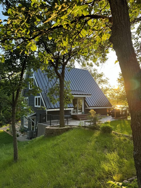 What Hygge dreams are made of! Enjoy the lake and the trees! 