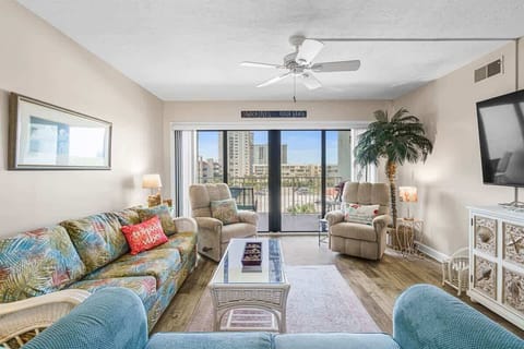 Comfortable living space w/Sofa Bed