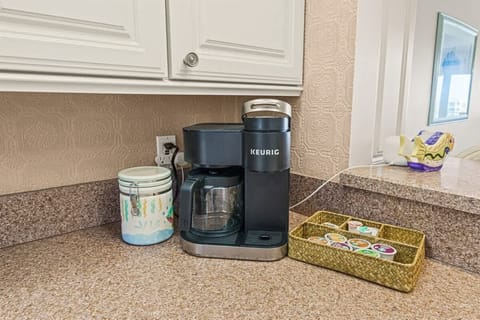 Coffee Maker (Full Pot or Pods)