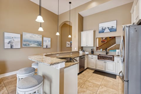 Large open concept kitchen w/ breakfast bar