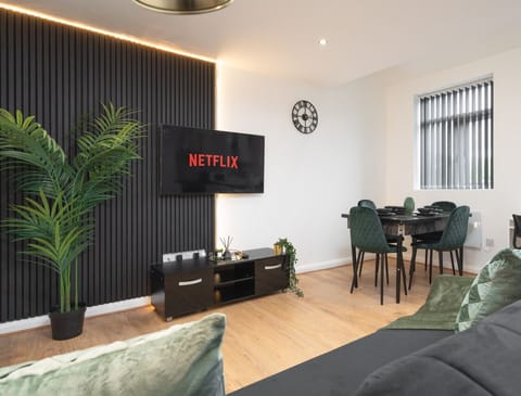 Living room  - 50'  Smart TV loaded with Netflix, ambient lighting,  extra fast Wi-Fi - Complimentary tea & coffee available for your enjoyment