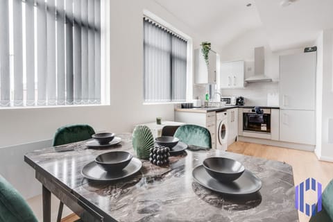 Dining area. Fully equipped with cutlery, crockery and glassware.