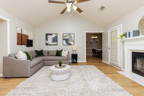 Living Room w/75' Smart TV