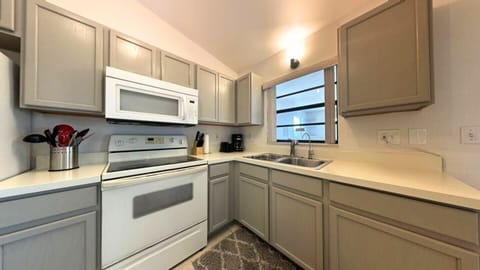 Features essential appliances: refrigerator,stove/oven, dishwasher and many more