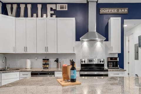 Kitchen with Coffee maker, Toaster, Stove, Microwave, Island and Fridge