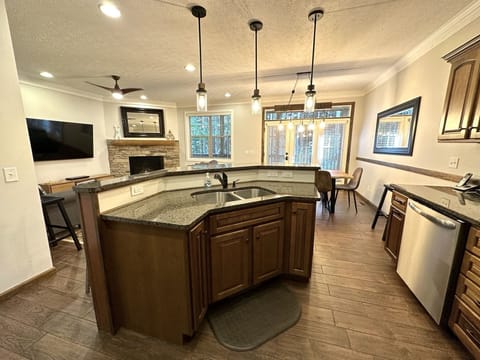 Indoors, Screen, Floor, TV, Kitchen