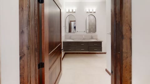 Indoors, Sink, Sink Faucet, Floor, Flooring