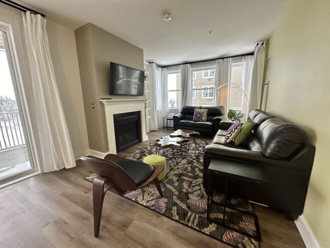 Home Decor, Furniture, Indoors, Living Room, Rug
