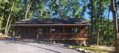 Joes_Ridge_Retreat_Family_Getaway_Porch