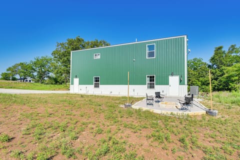 Skiatook Vacation Rental | 2BR | 2BA | Stairs Required | 2,000 Sq Ft