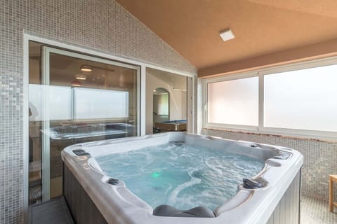 Indoor spa tub