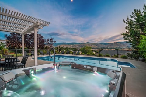 Please review listing description & vacation rental requirements for Apple Valley Lookout