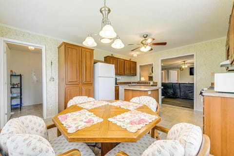 Dining Area | Kitchen