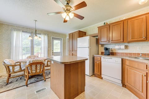 Kitchen | Keurig Coffee Maker w/ K-Cups