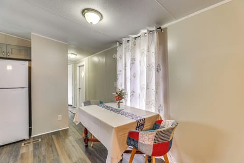 Dining Table | Dishware & Flatware