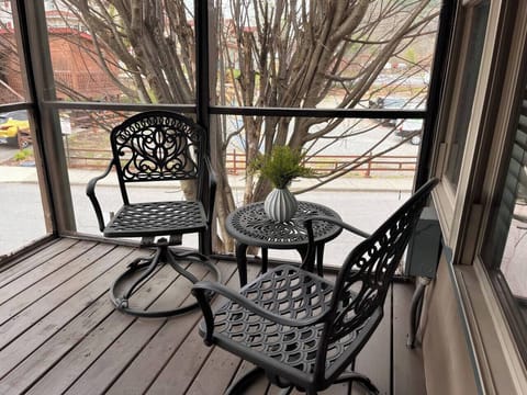 Second screened in balcony