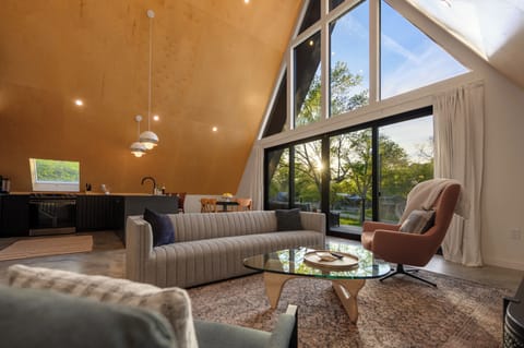 Huge 25ft ceilings!  You will have plenty of entertaining space for 8!