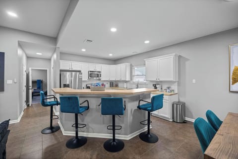 Bar Counter - Kitchen