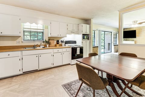 Kitchen | Breakfast Table | Cooking Basics