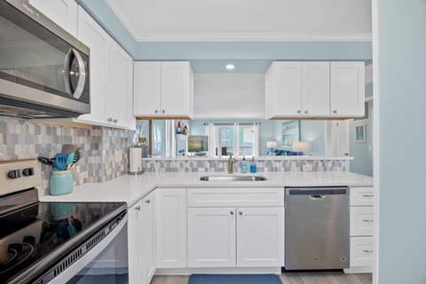 Clean kitchen fully stocked for cooking Thanksgiving to toast. Perfect for all