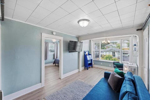 #StayinMyDistrict Coos Bay Historical Heritage House #bookdirect #heritagehousecoosbay #stayinmydistrict 