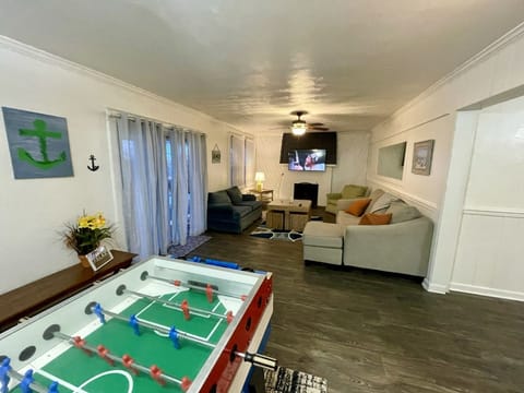 Floor, Indoors, Furniture, Living Room, Couch