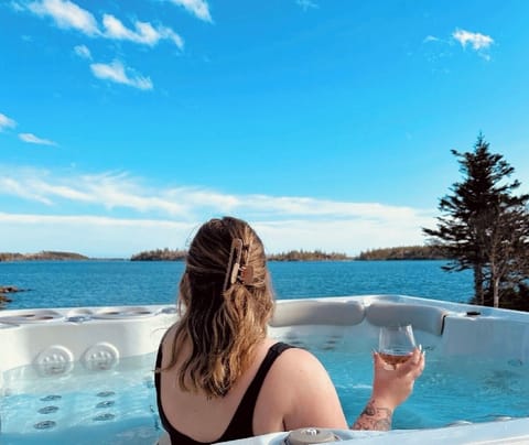 Outdoor spa tub
