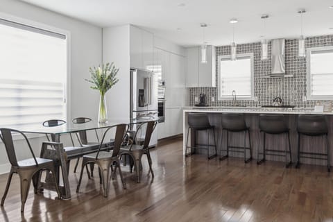Kitchen/ Dining Room 